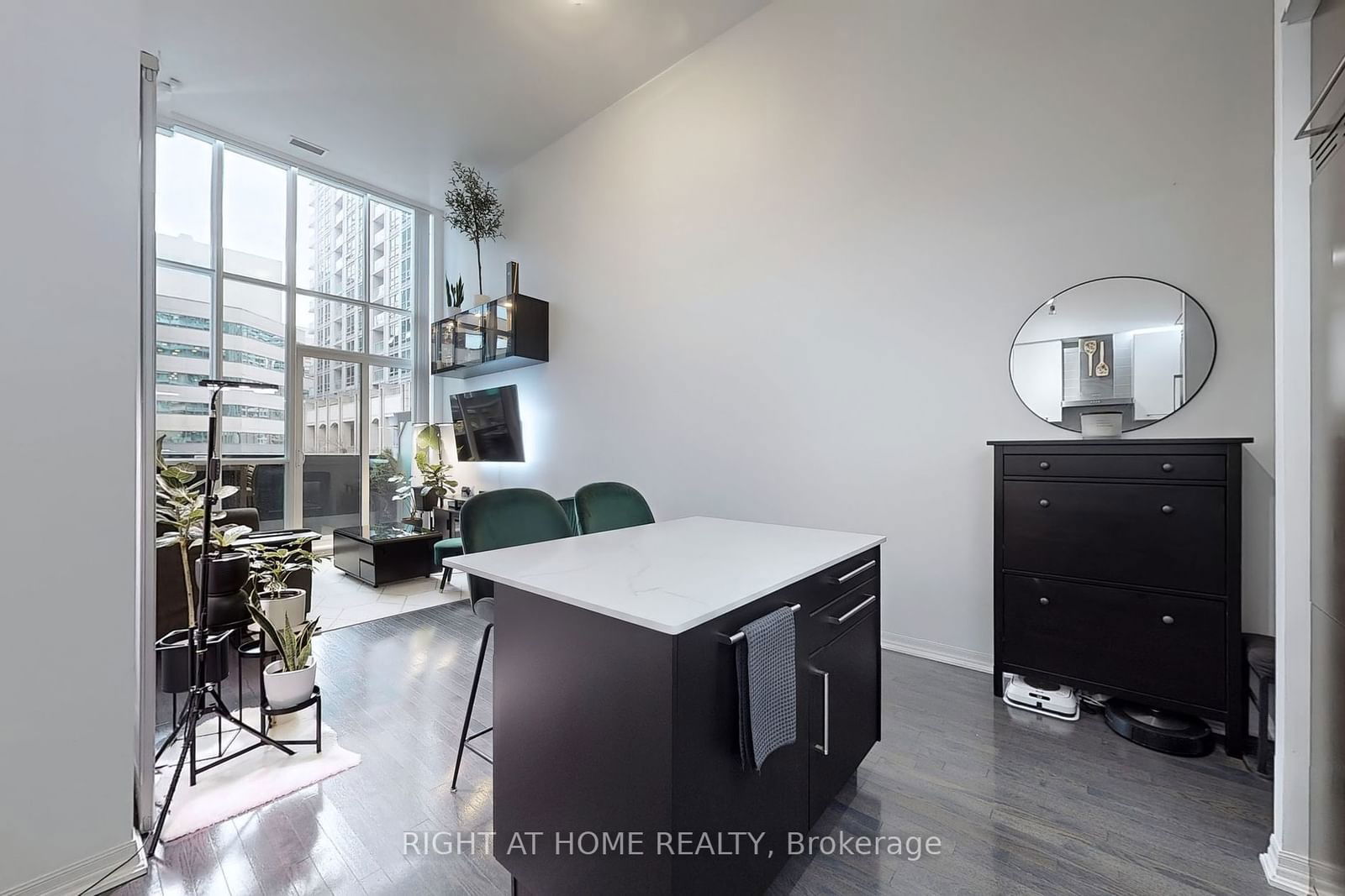 770 Bay St, unit 201 for rent