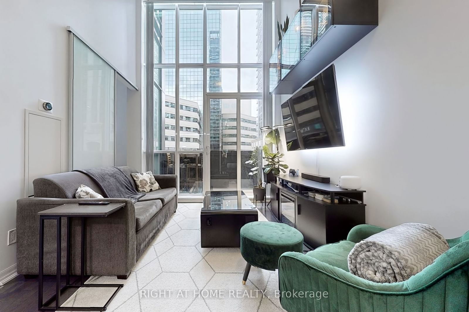 770 Bay St, unit 201 for rent