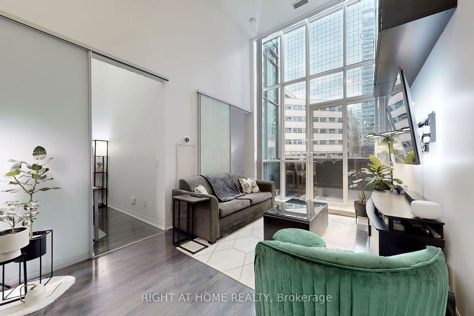 770 Bay St, unit 201 for rent