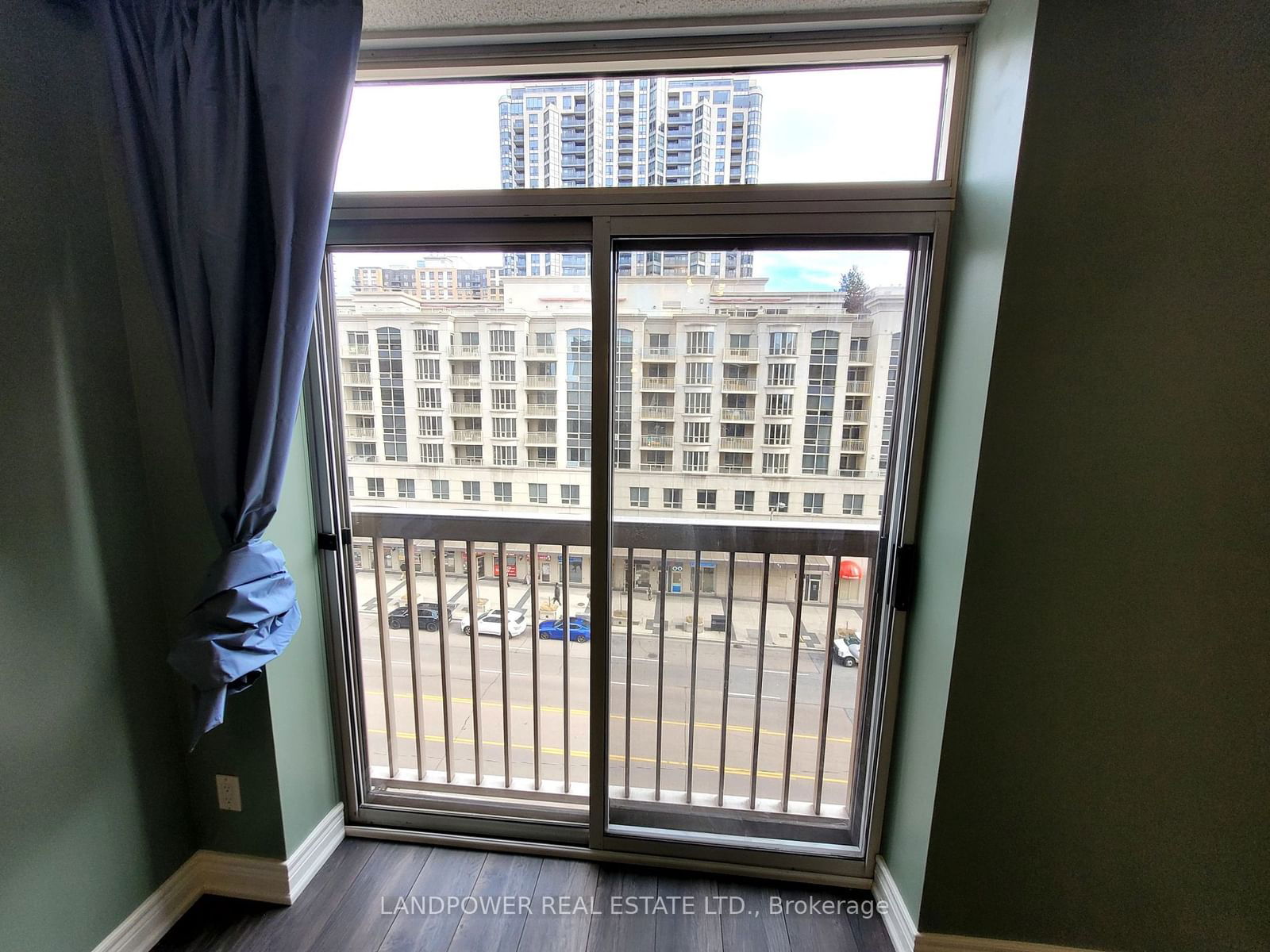 5418 Yonge St, unit 816 for rent