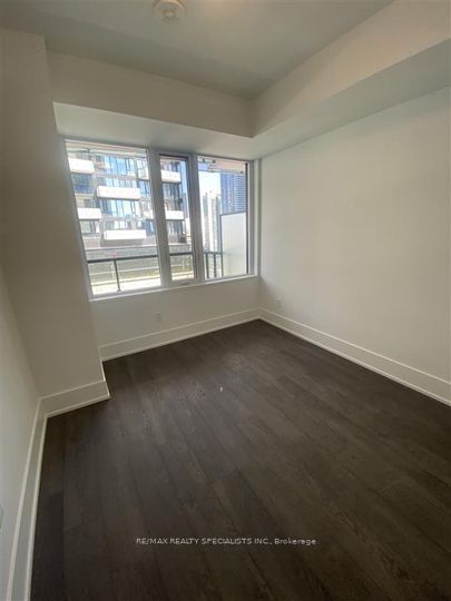 480 Front St W, unit 911 for rent