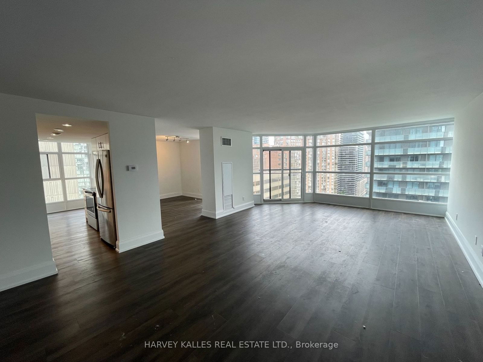 55 Charles St W, unit 2002 for rent