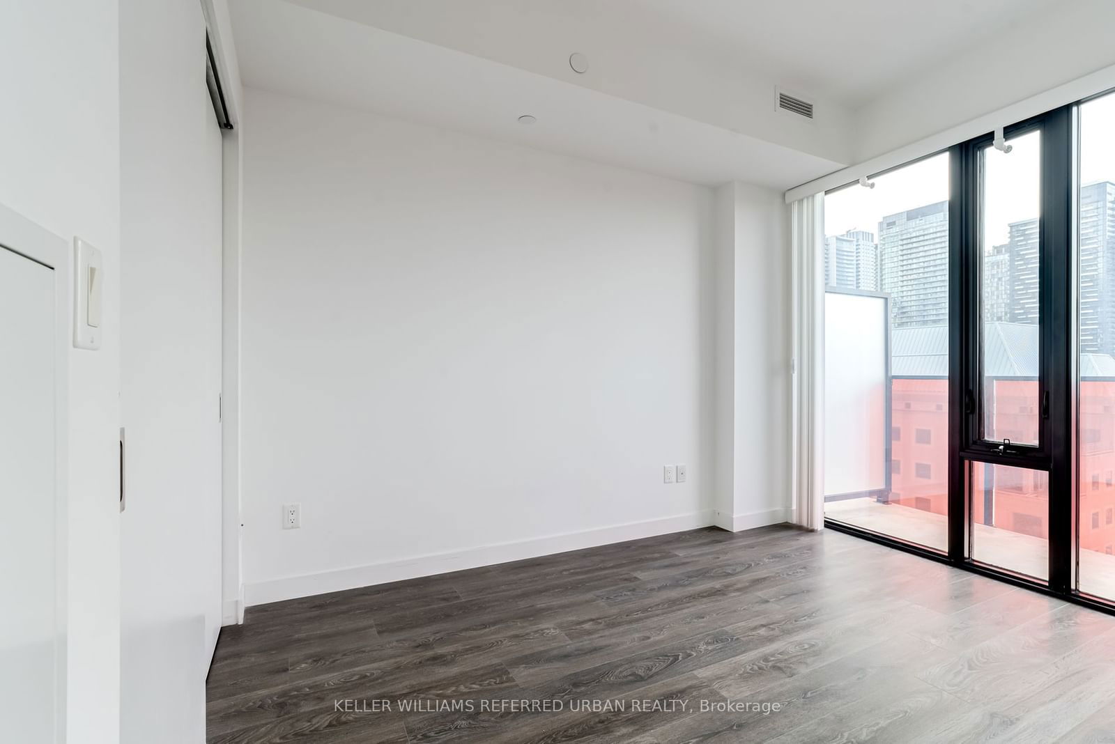 215 Queen St W, unit 1302 for rent