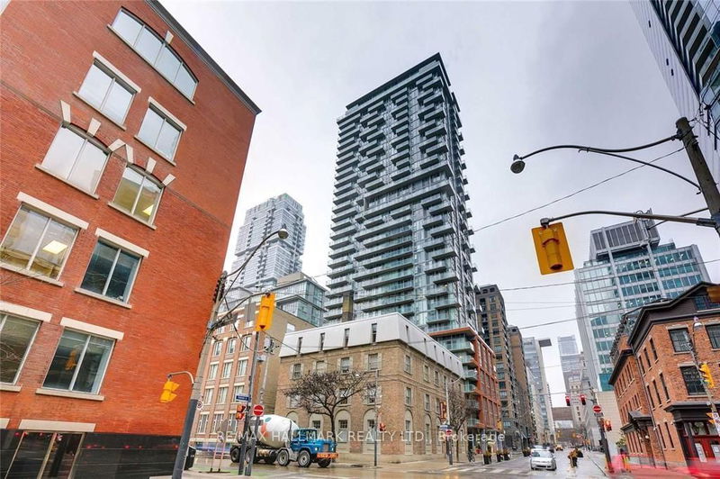 126 Simcoe St, unit 2307 for rent