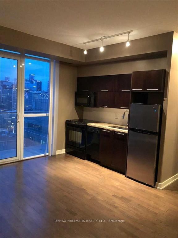 126 Simcoe St, unit 2307 for rent