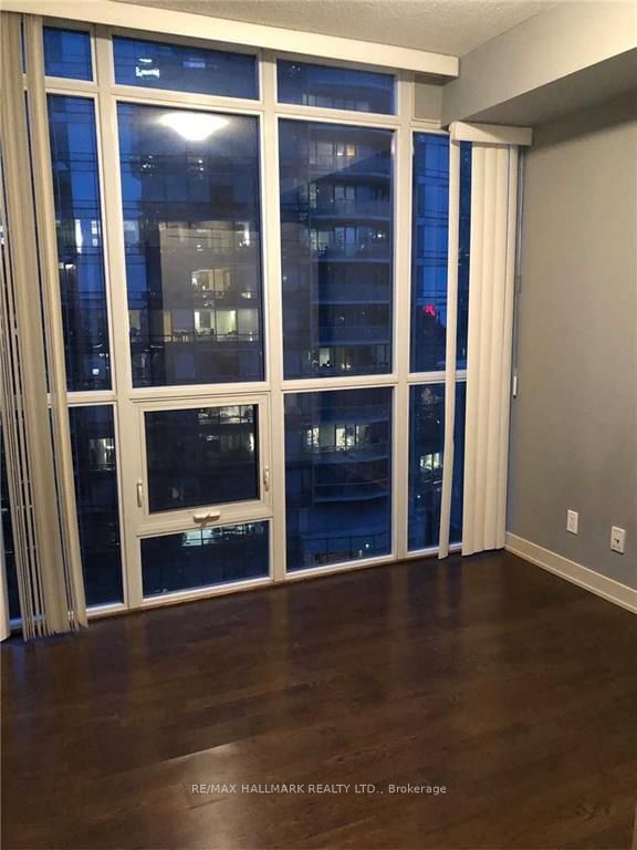 126 Simcoe St, unit 2307 for rent