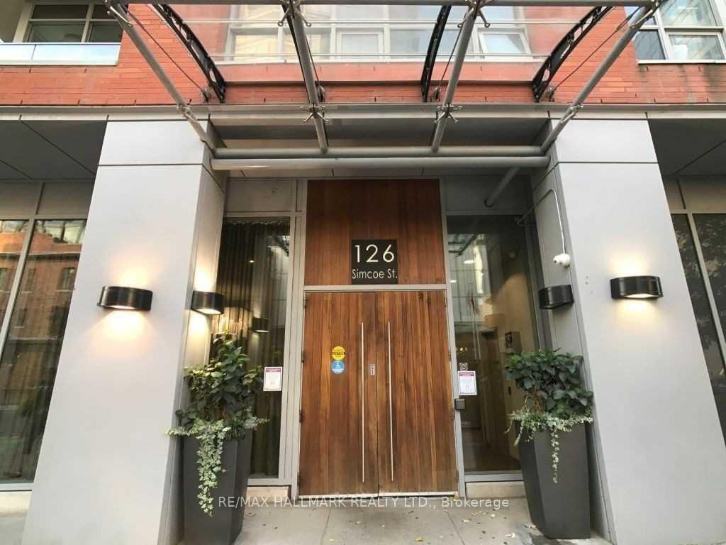 126 Simcoe St, unit 2307 for rent