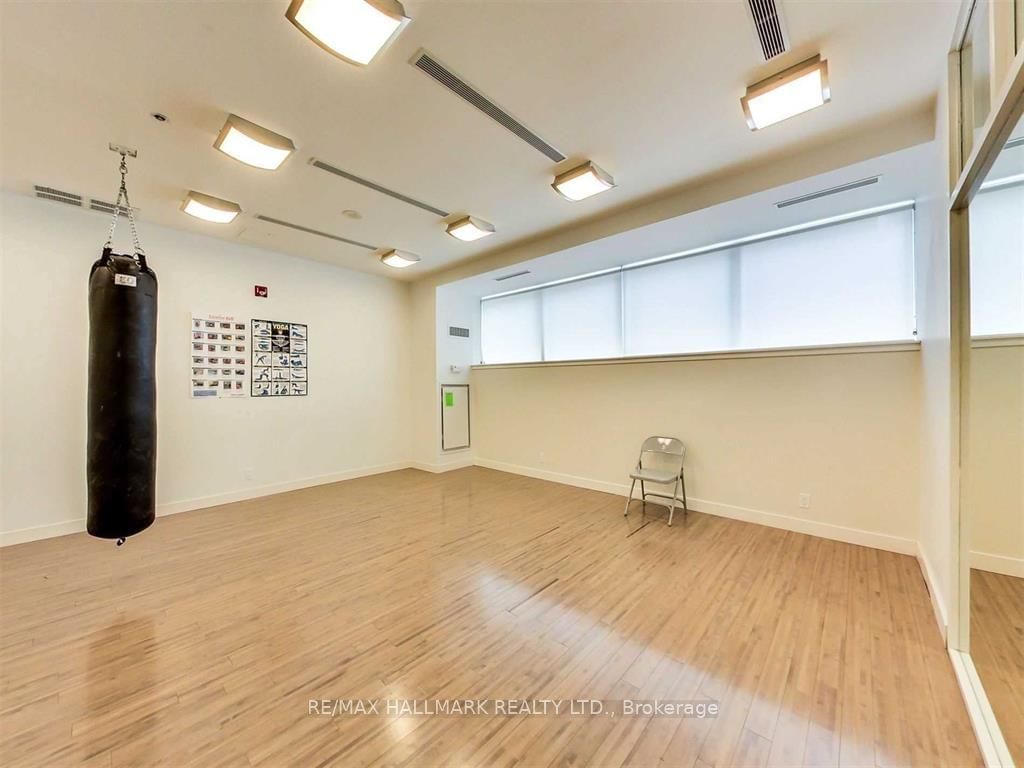 126 Simcoe St, unit 2307 for rent