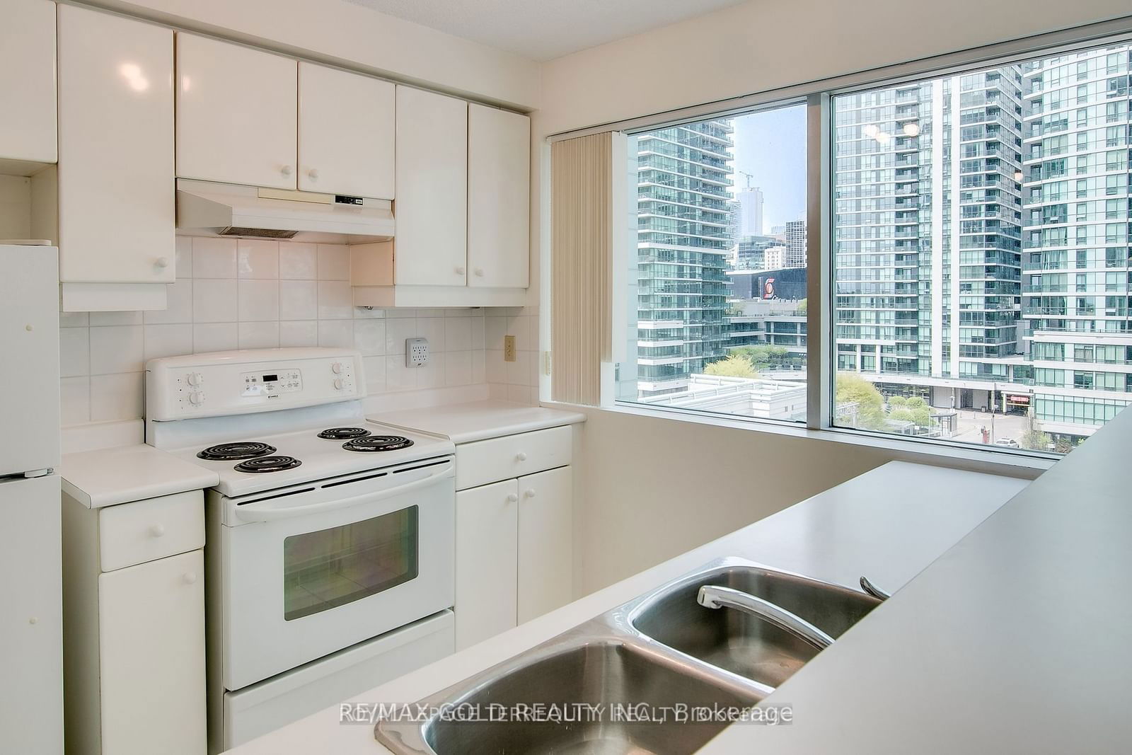 10 Queens Quay W, unit 603 for rent