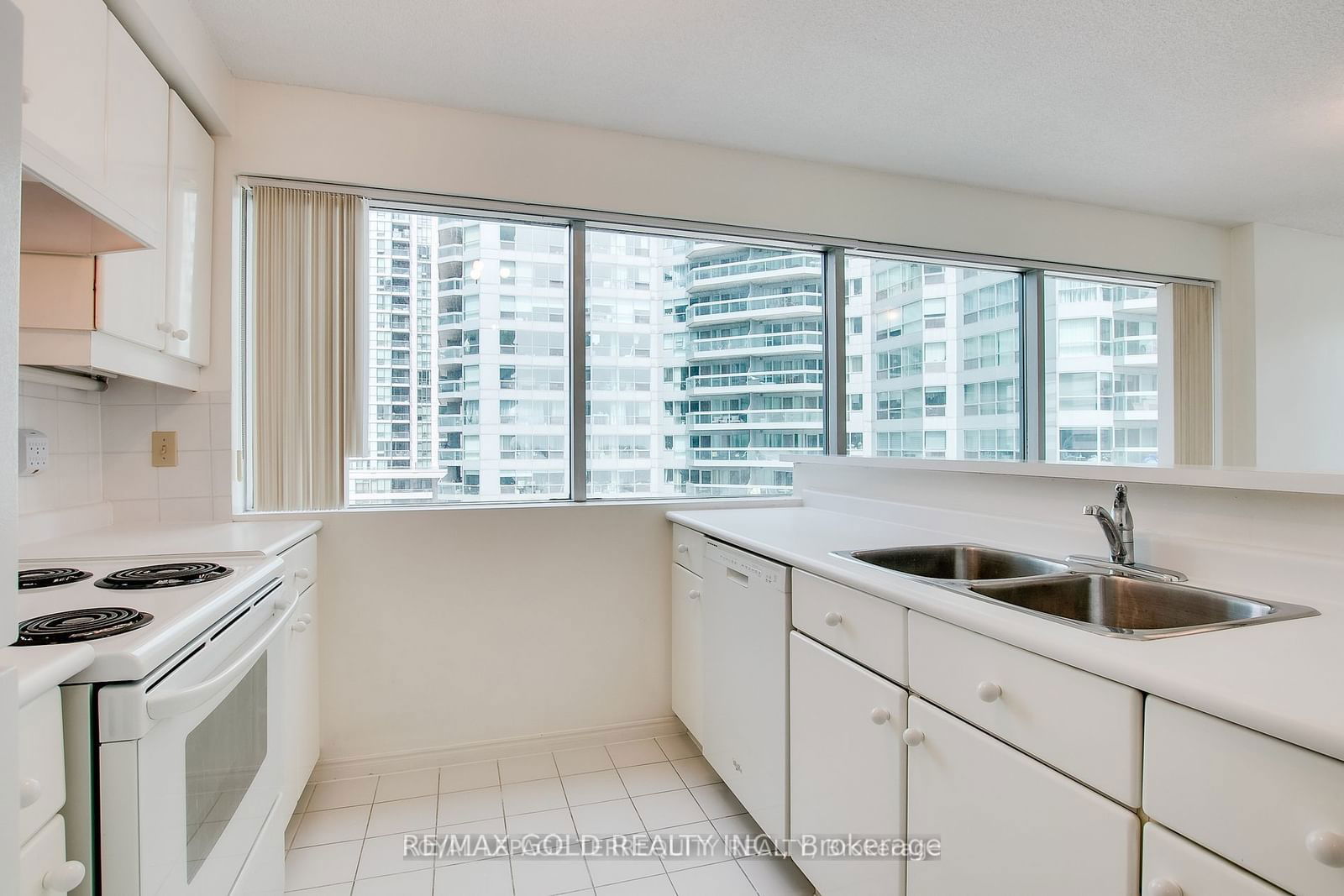 10 Queens Quay W, unit 603 for rent