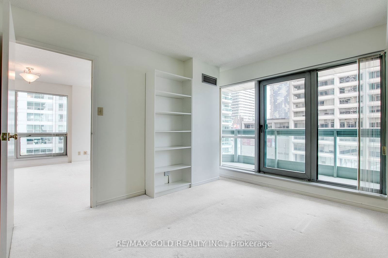 10 Queens Quay W, unit 603 for rent