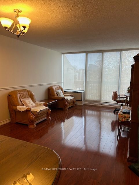 30 Fashion Roseway, unit 505E for rent