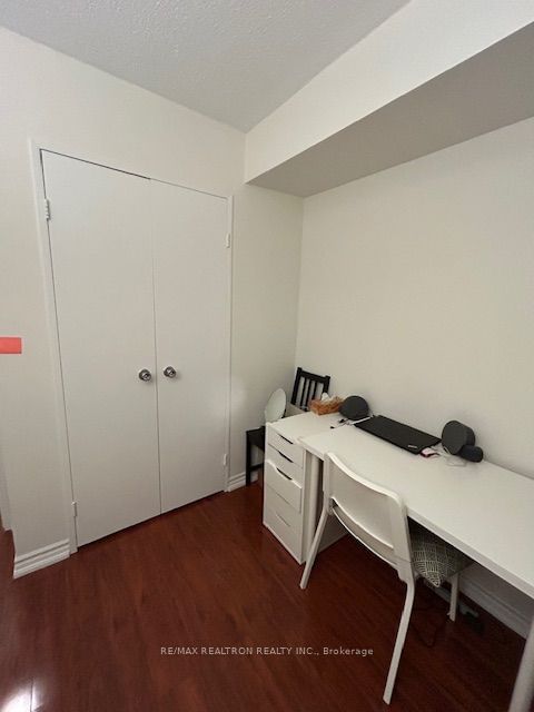 30 Fashion Roseway, unit 505E for rent