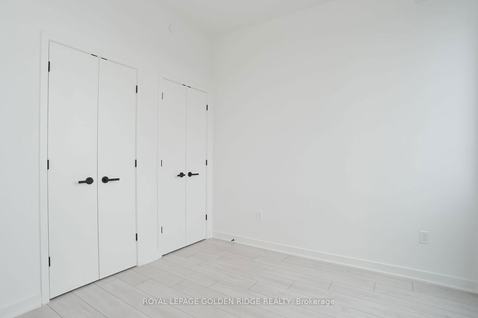 55 Charles St E, unit 4906 for rent