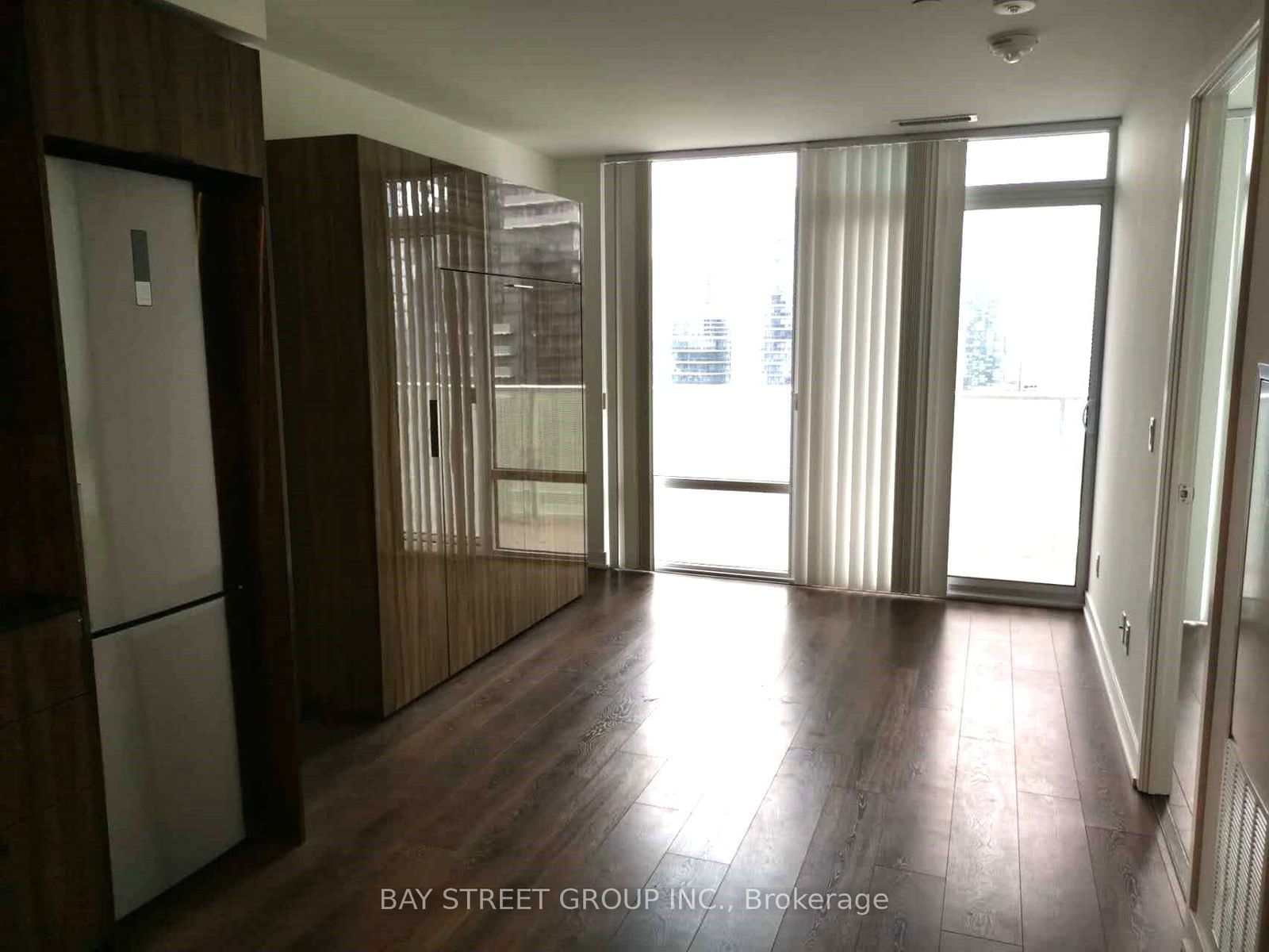 501 Yonge St, unit 2811 for rent