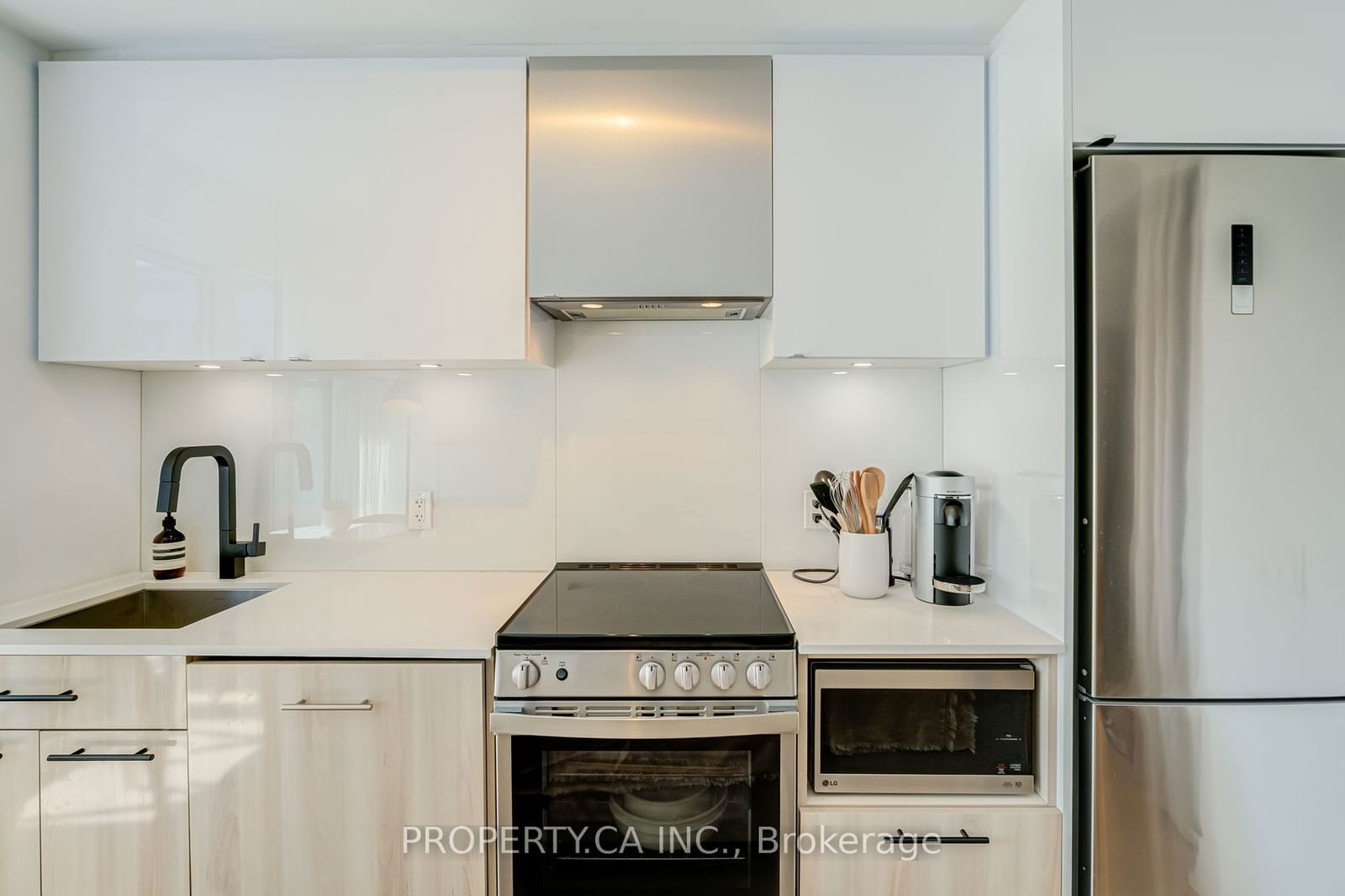 251 Jarvis St, unit 318 for rent