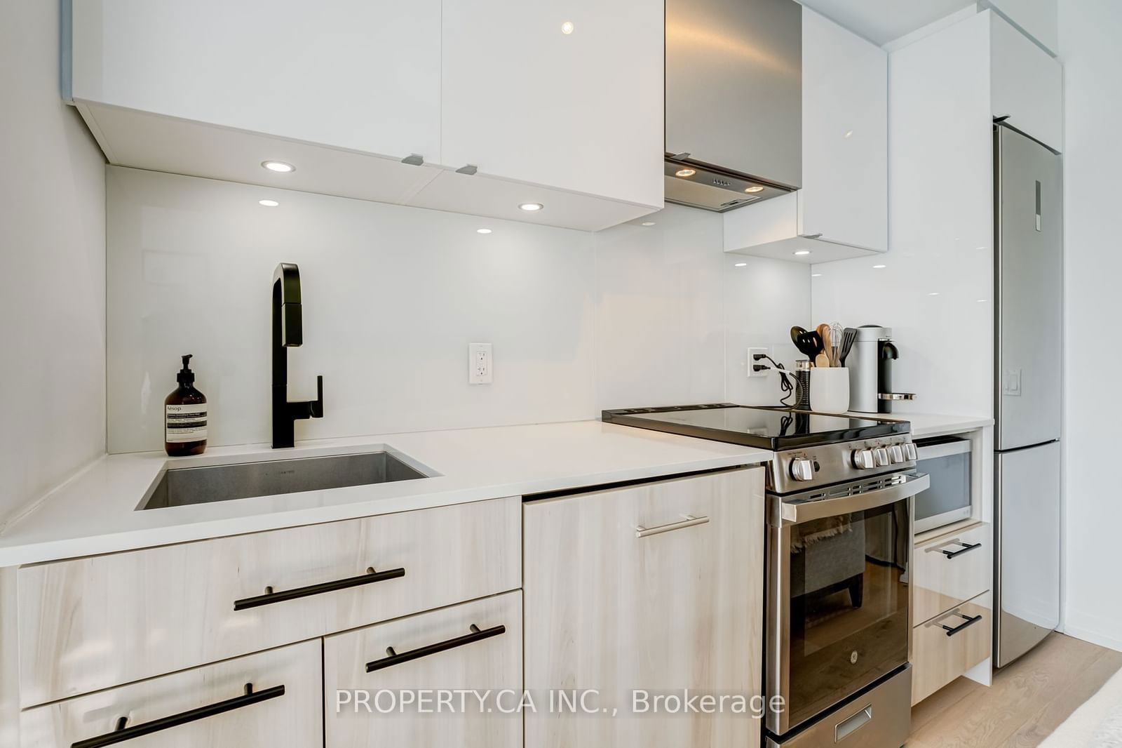 251 Jarvis St, unit 318 for rent