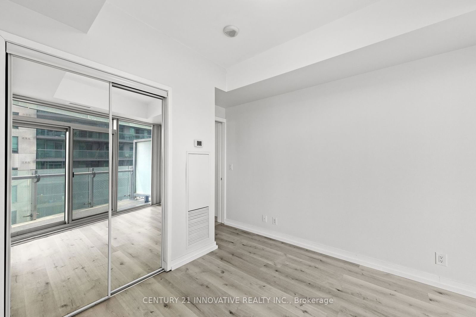 12 York St, unit 2507 for sale