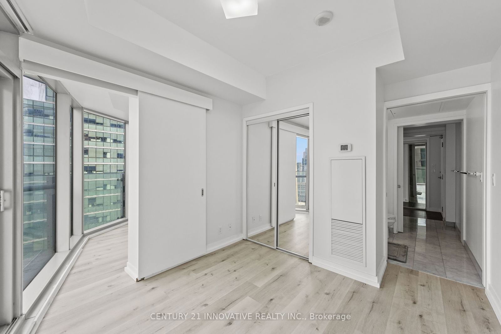 12 York St, unit 2507 for sale