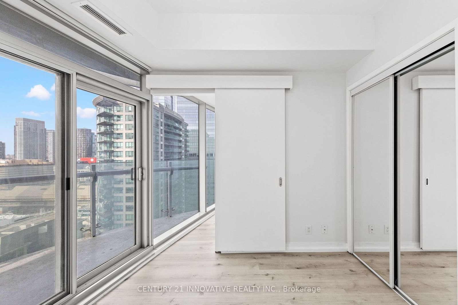 12 York St, unit 2507 for sale