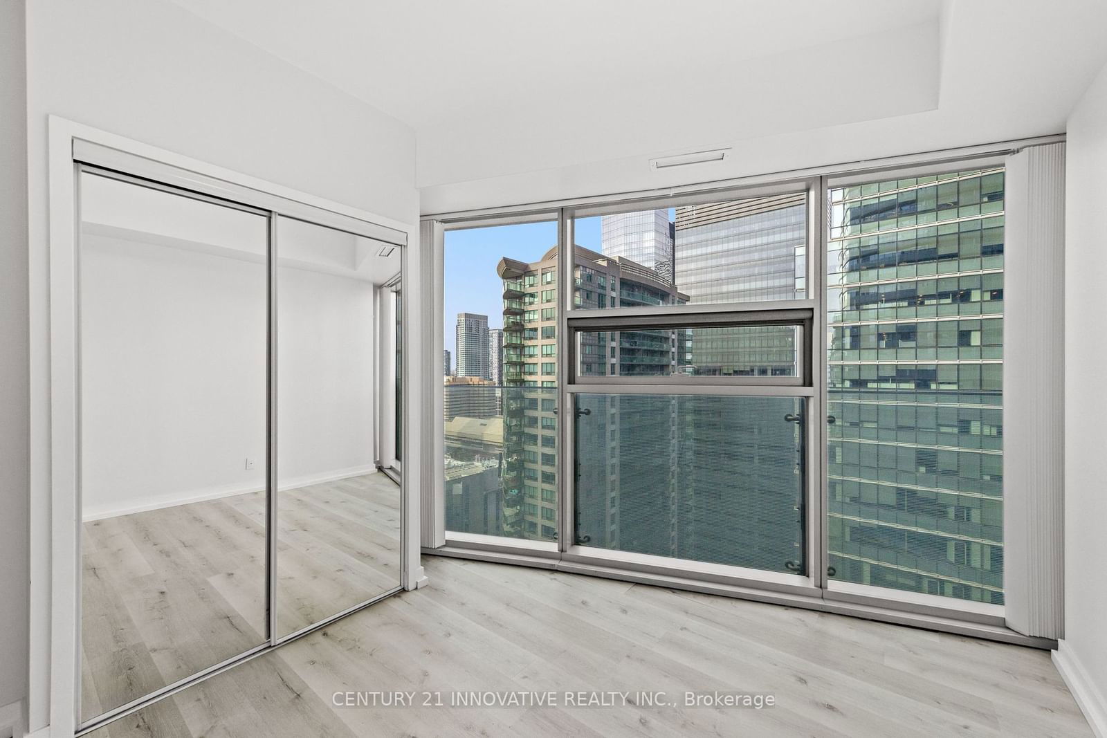 12 York St, unit 2507 for sale