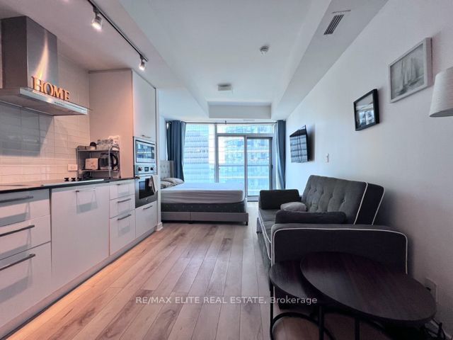 12 York St, unit 2108 for rent