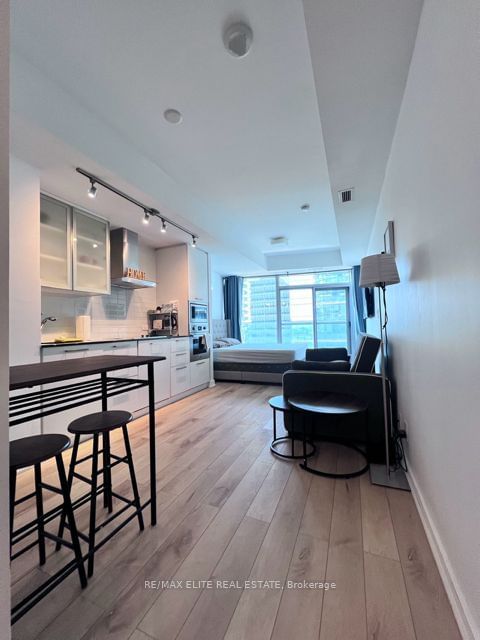 12 York St, unit 2108 for rent