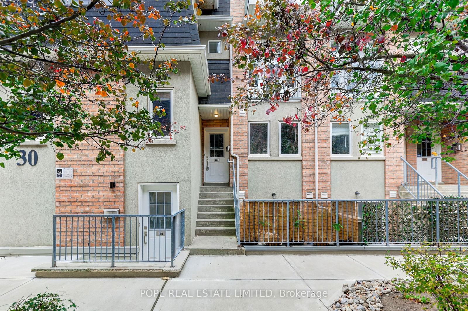 Merchant Lane Townhouses, West End, Toronto