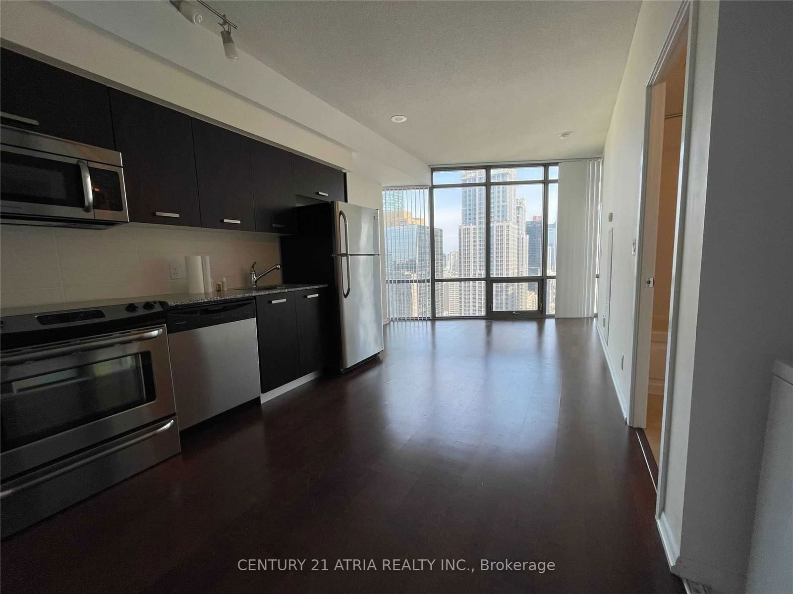 832 Bay St, unit 2909 for rent