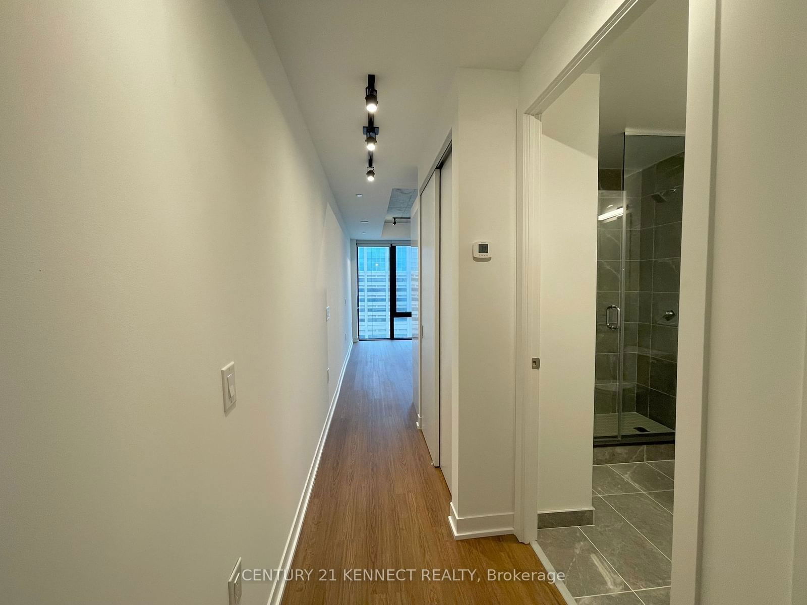 195 McCaul St, unit 1504 for rent