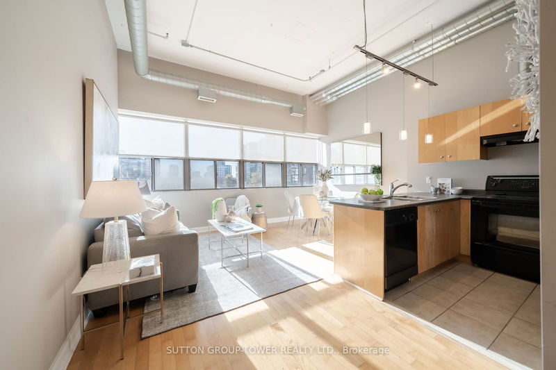 700 King St W, unit 418 for sale