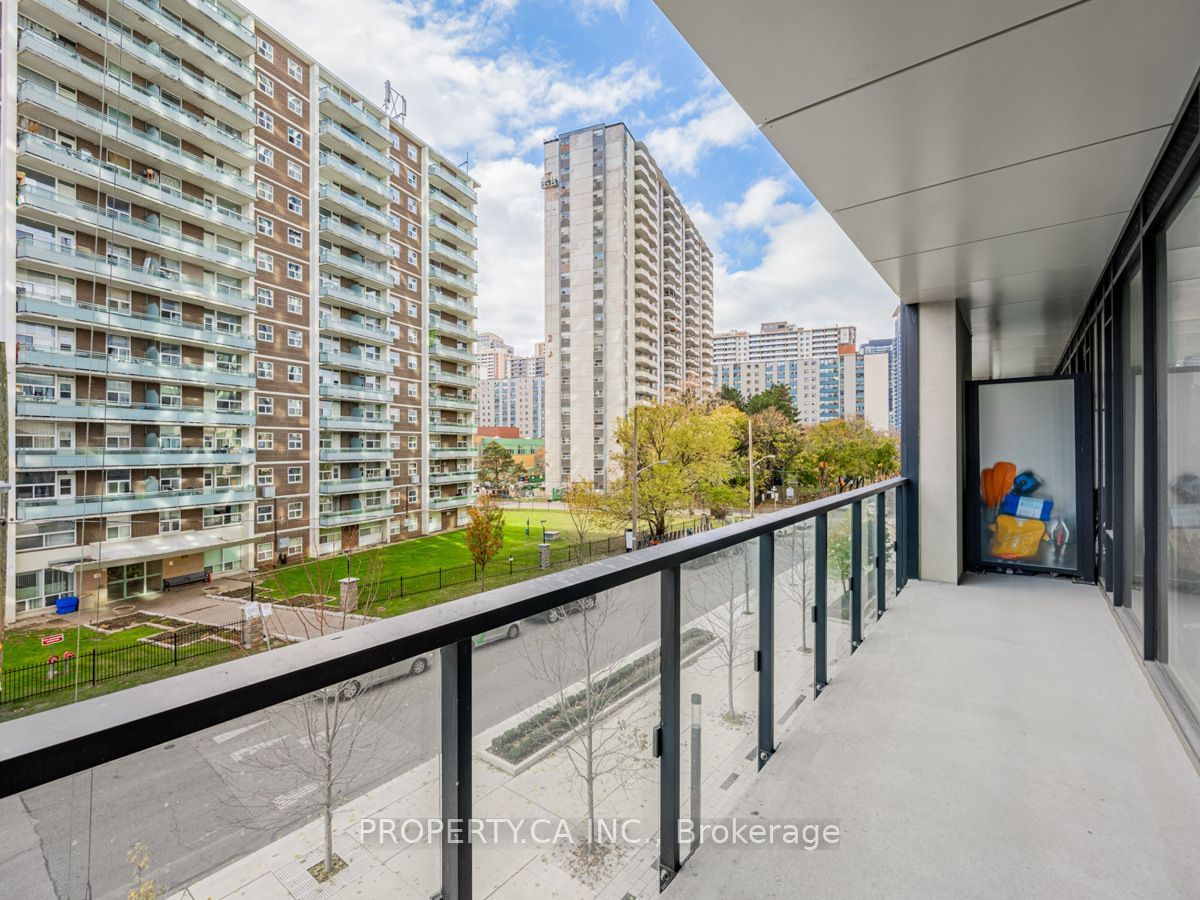 585 Bloor St E, unit 318 for rent