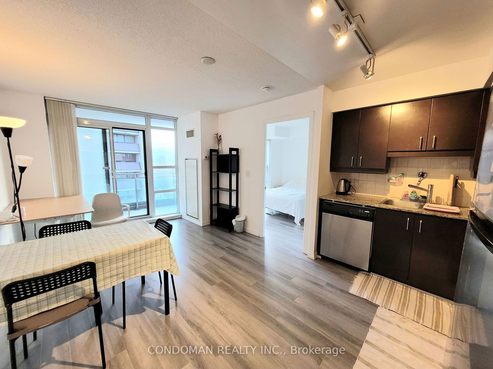 736 Spadina Ave, unit 1103 for rent