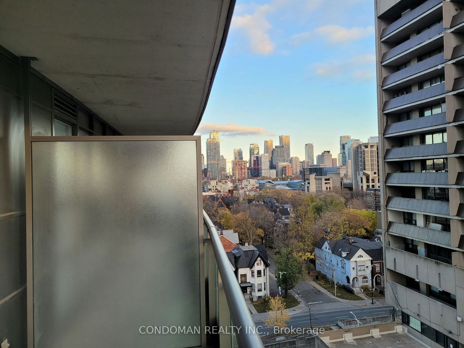 736 Spadina Ave, unit 1103 for rent