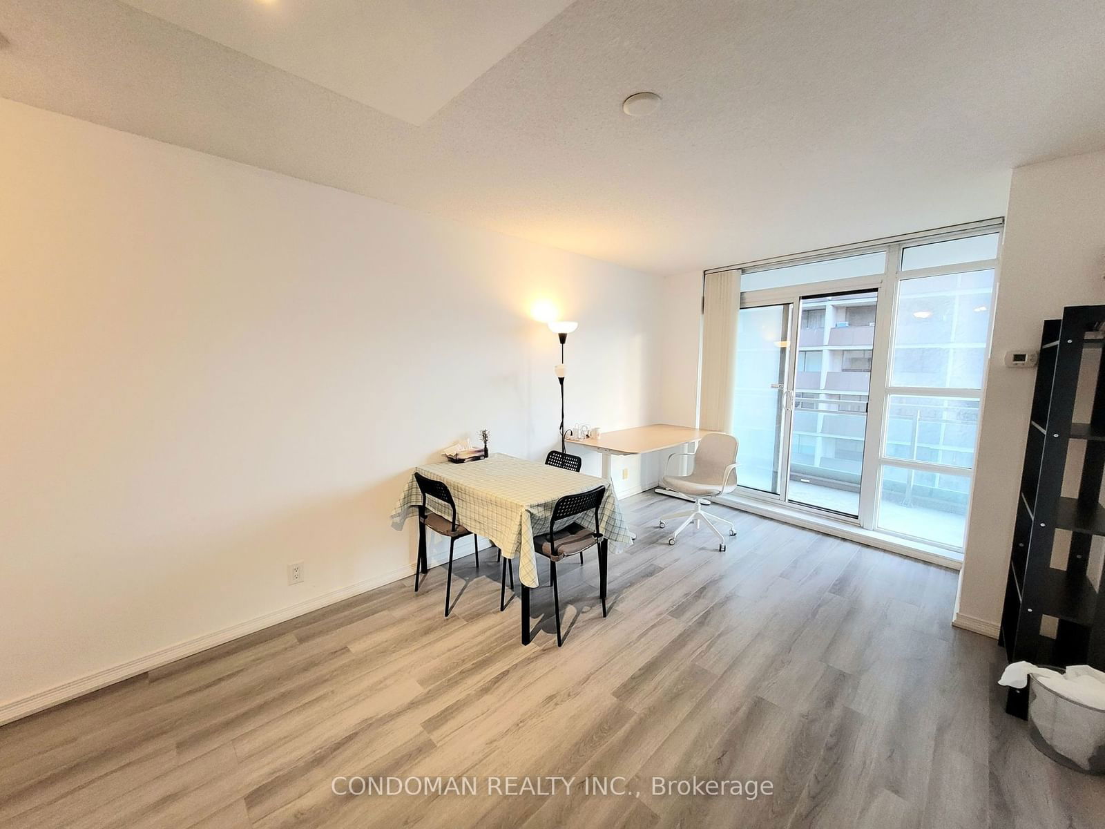 736 Spadina Ave, unit 1103 for rent