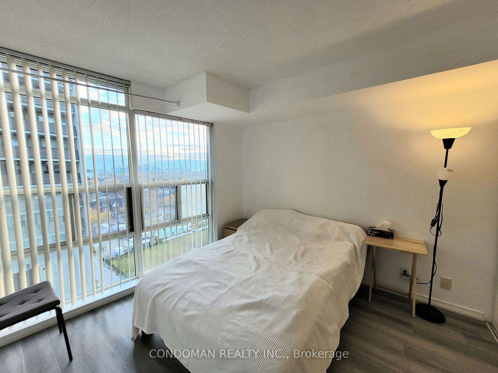 736 Spadina Ave, unit 1103 for rent