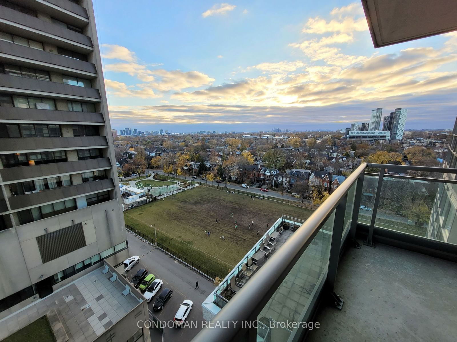 736 Spadina Ave, unit 1103 for rent