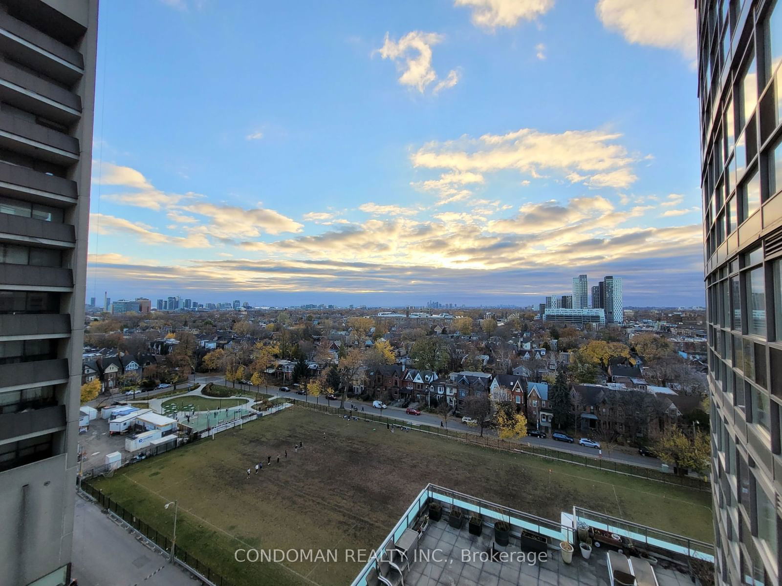 736 Spadina Ave, unit 1103 for rent