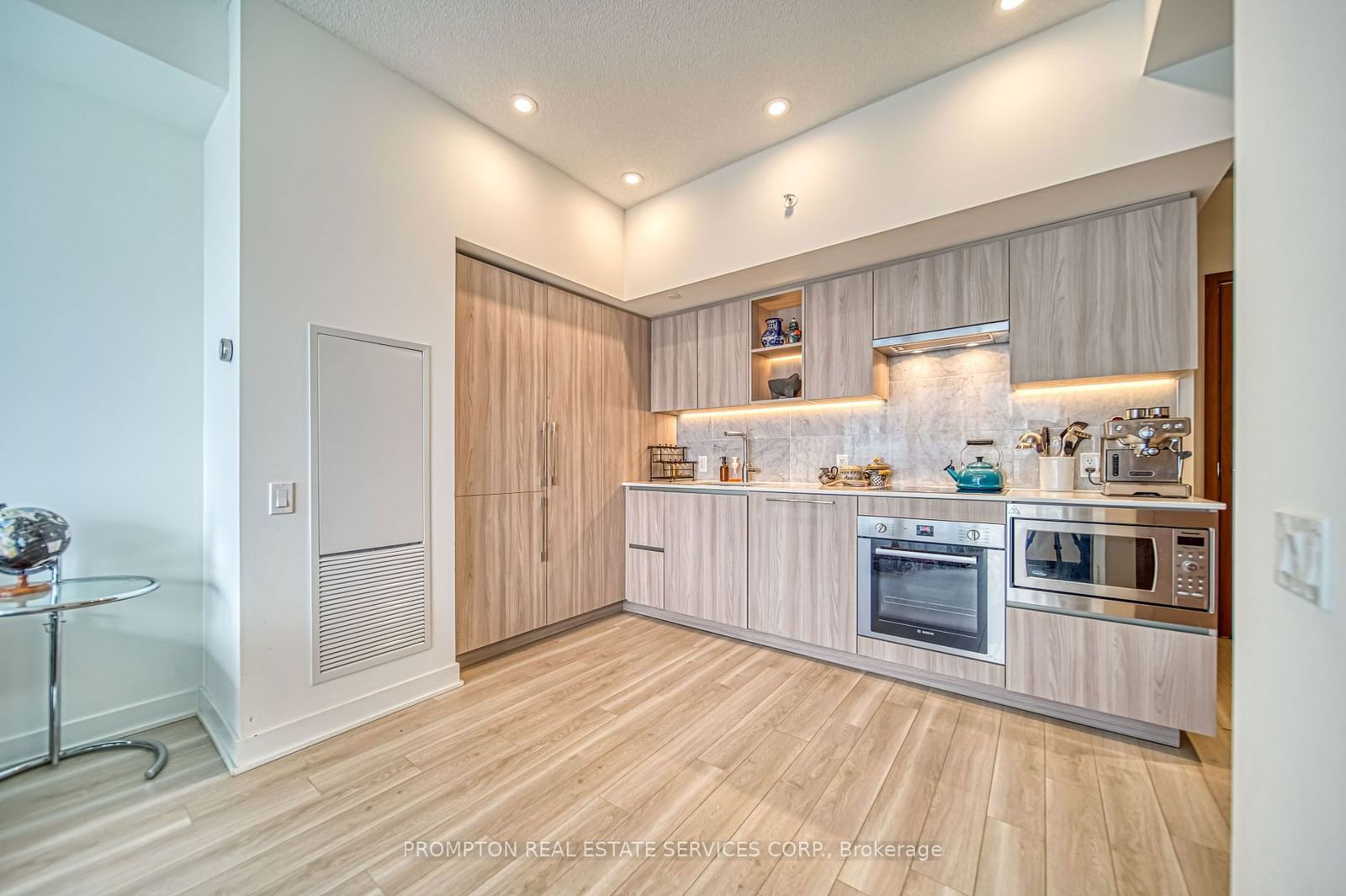 17 Bathurst St, unit 4203 for sale