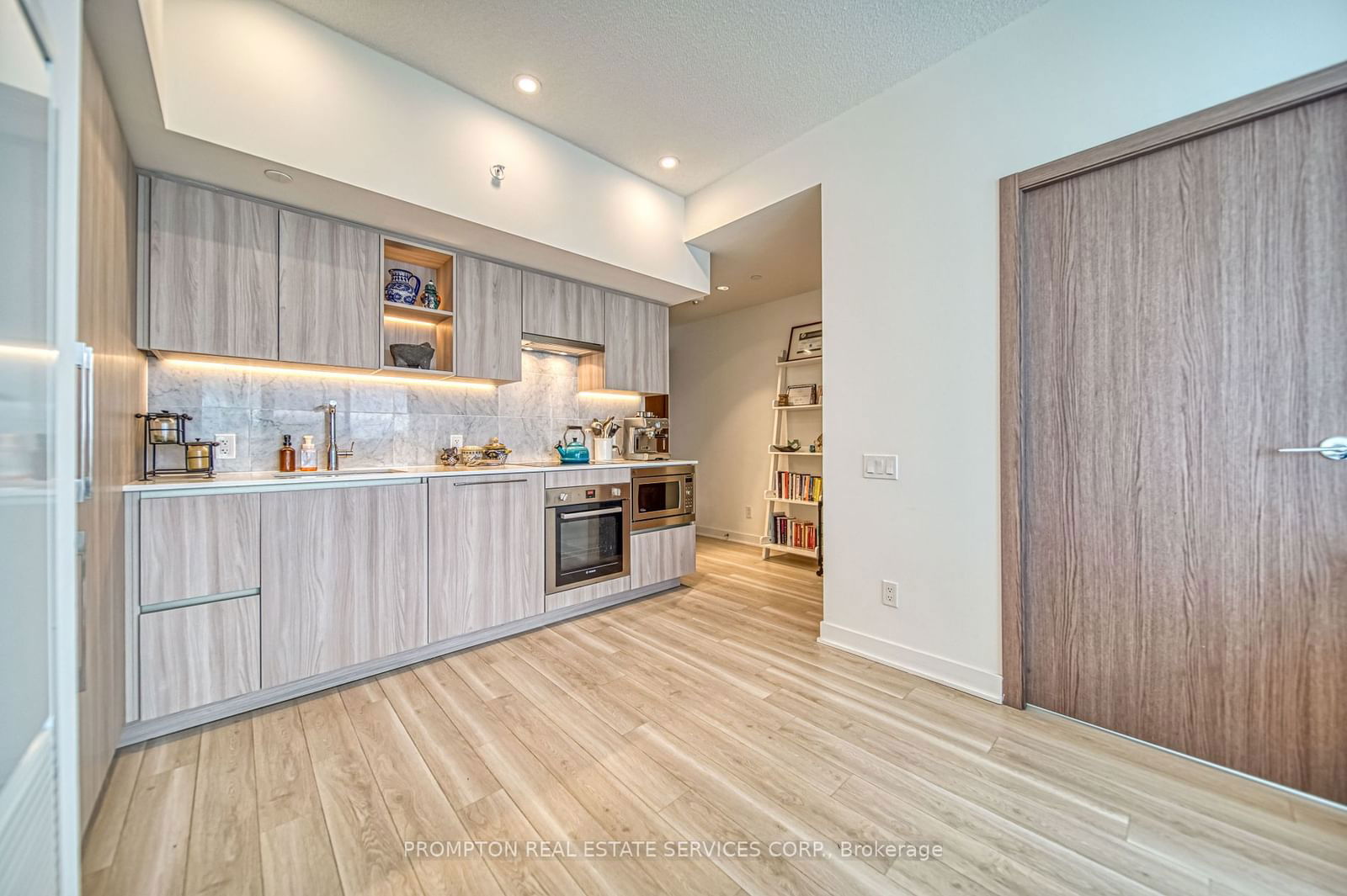 17 Bathurst St, unit 4203 for sale