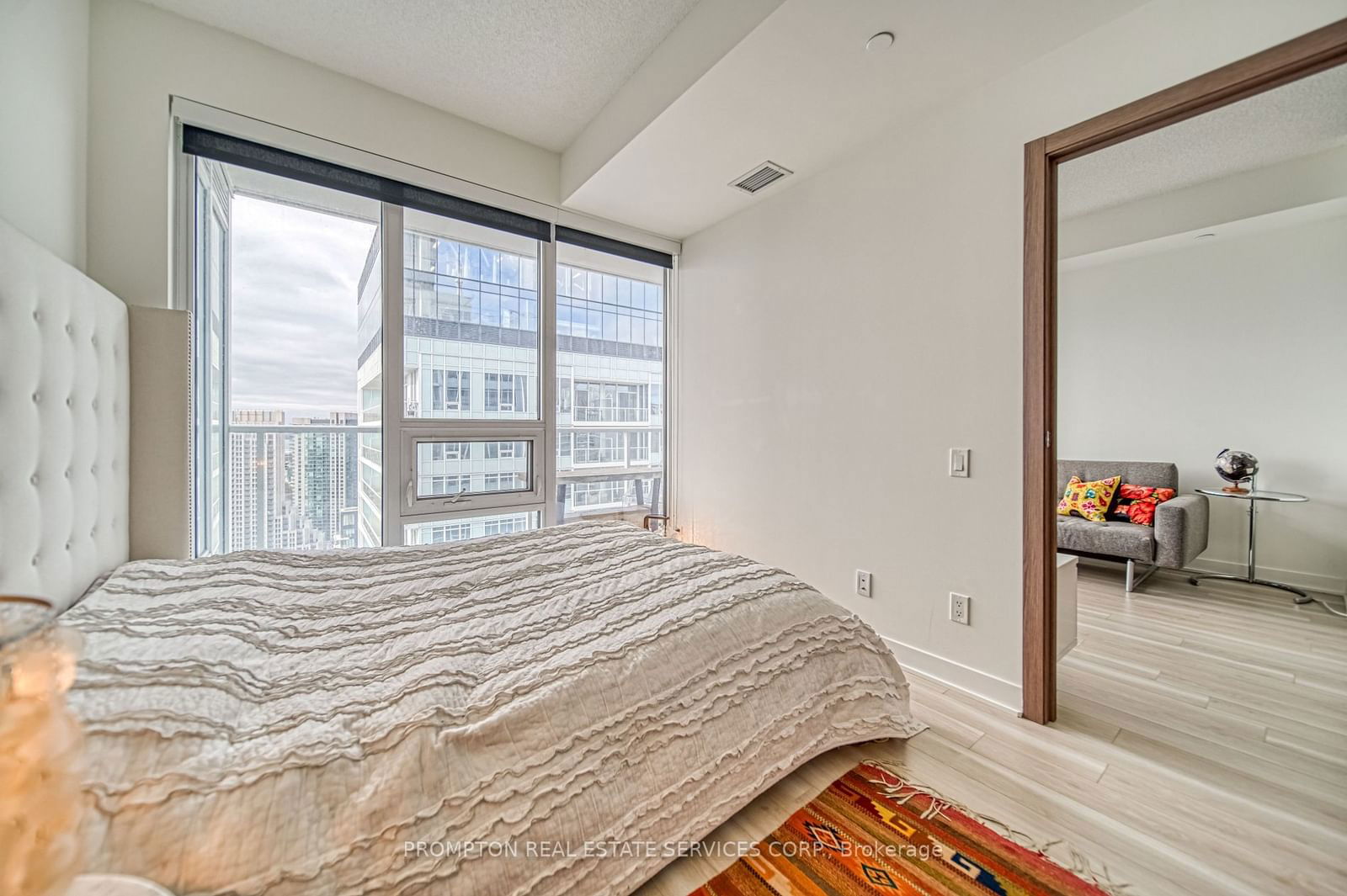 17 Bathurst St, unit 4203 for sale