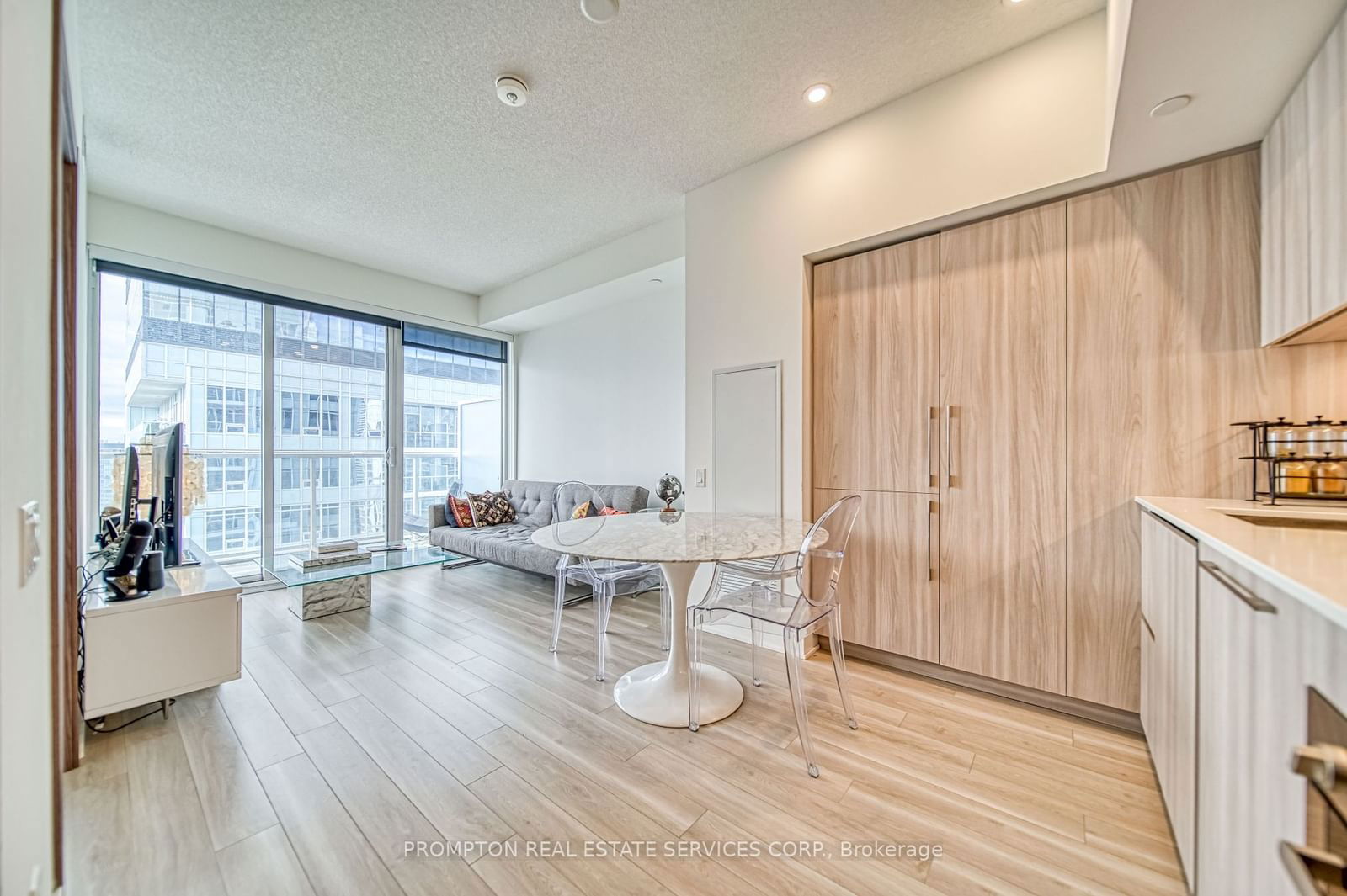 17 Bathurst St, unit 4203 for sale