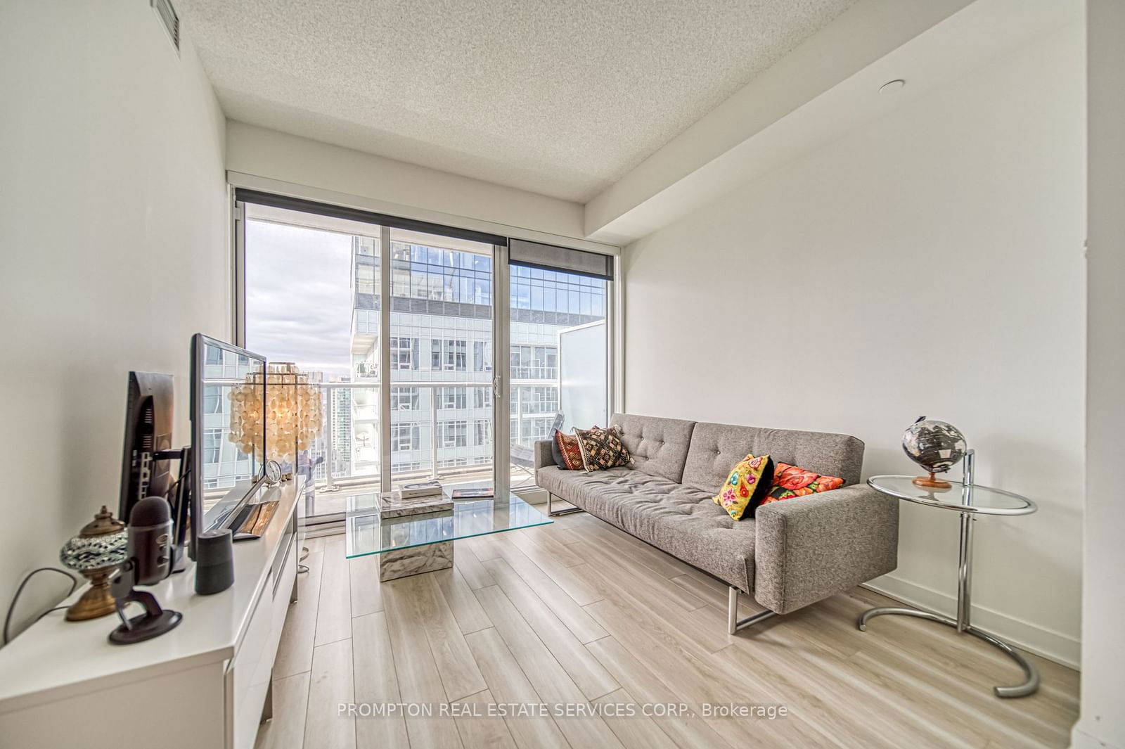 17 Bathurst St, unit 4203 for sale