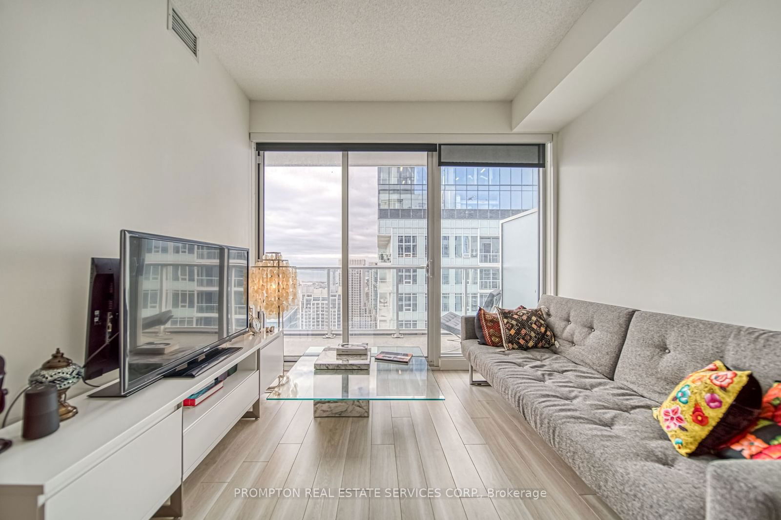 17 Bathurst St, unit 4203 for sale