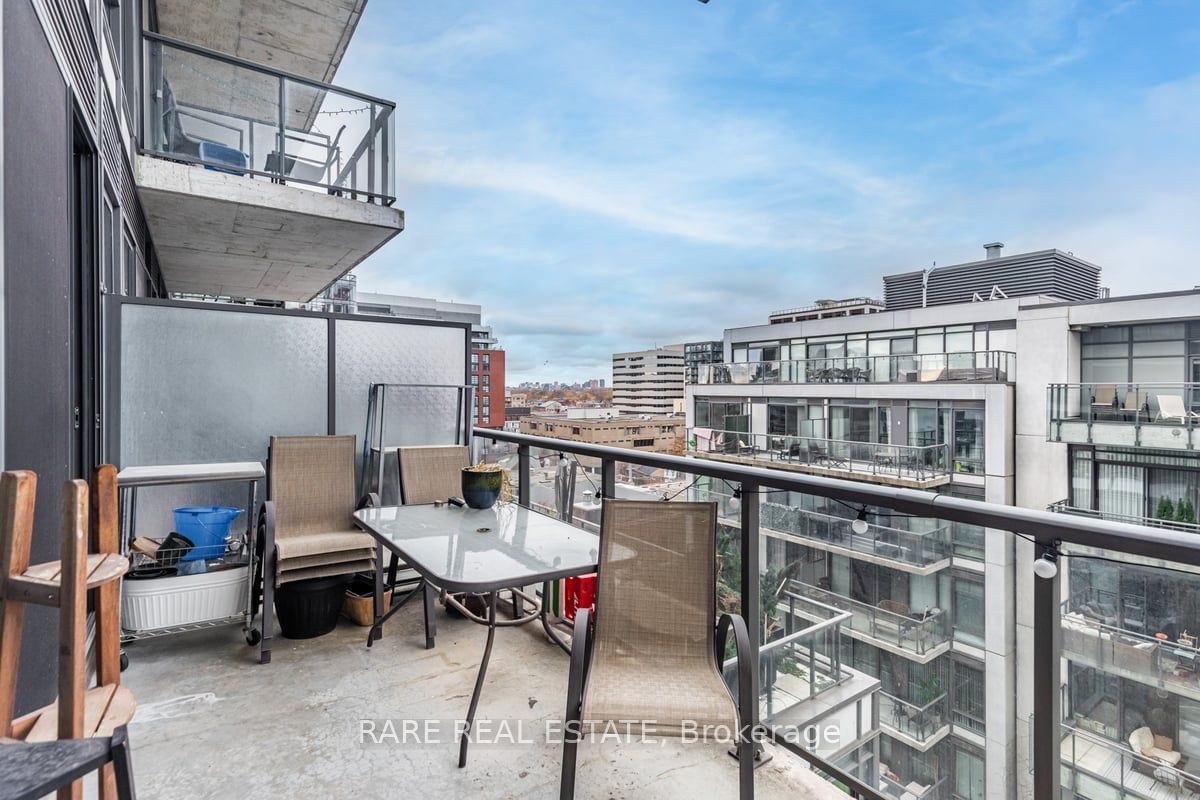 560 King St W, unit 1004 for sale