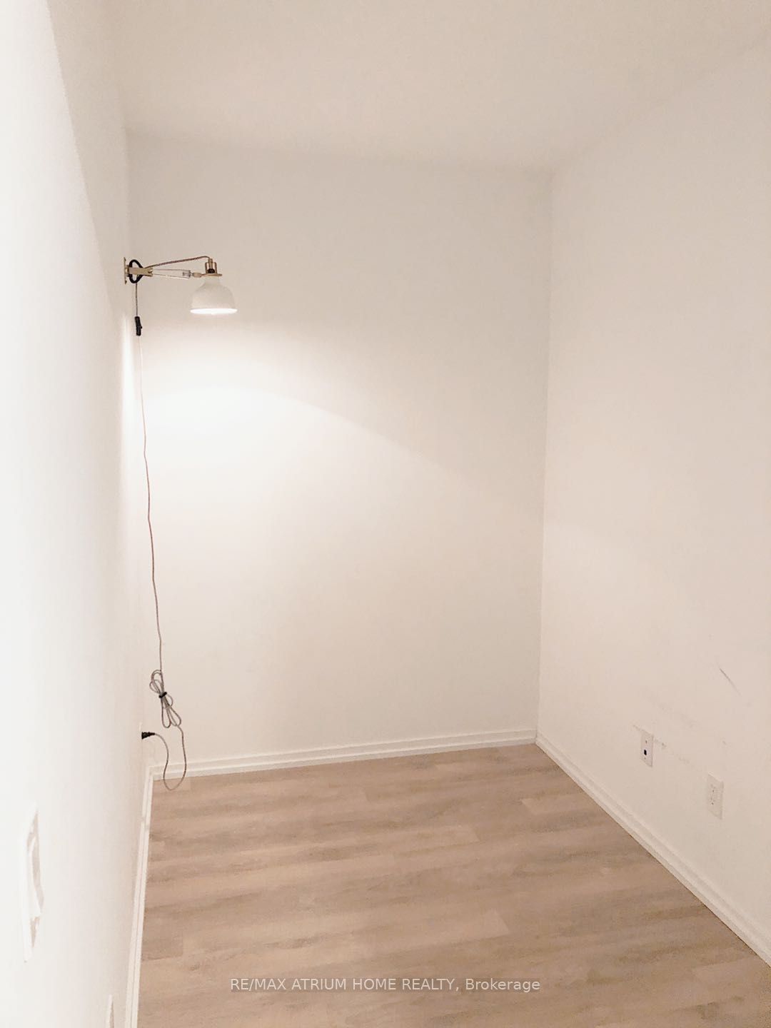 197 Yonge St, unit 1211 for rent