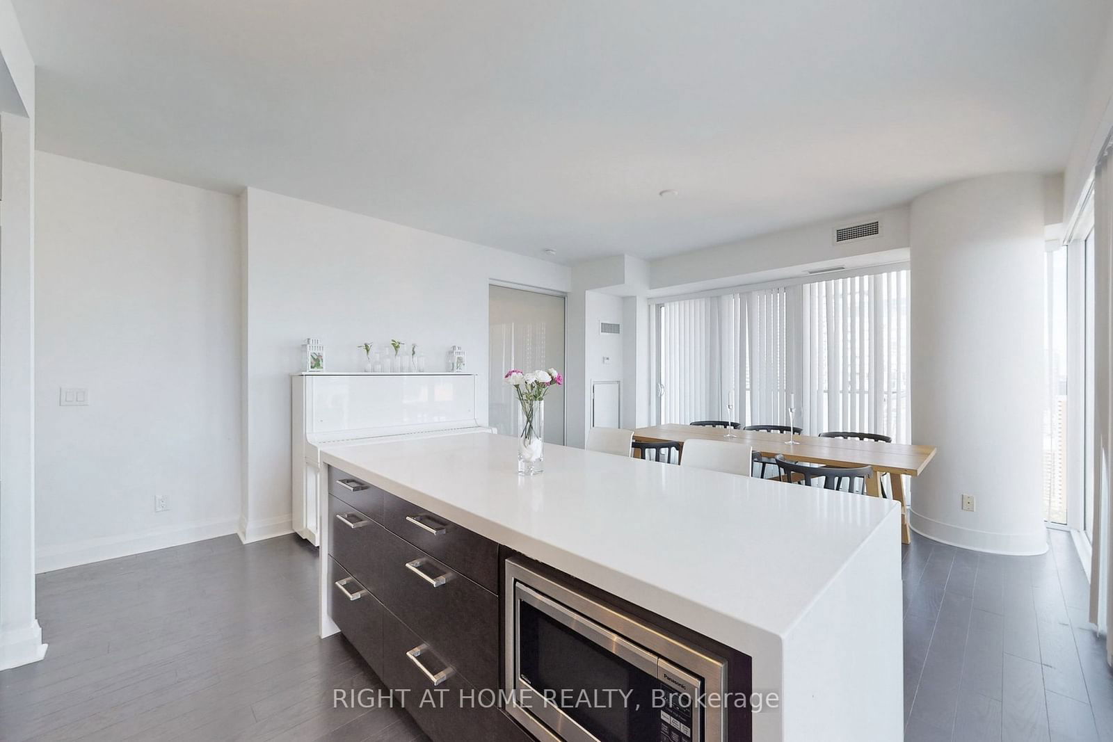 1080 Bay St, unit 3002 for rent