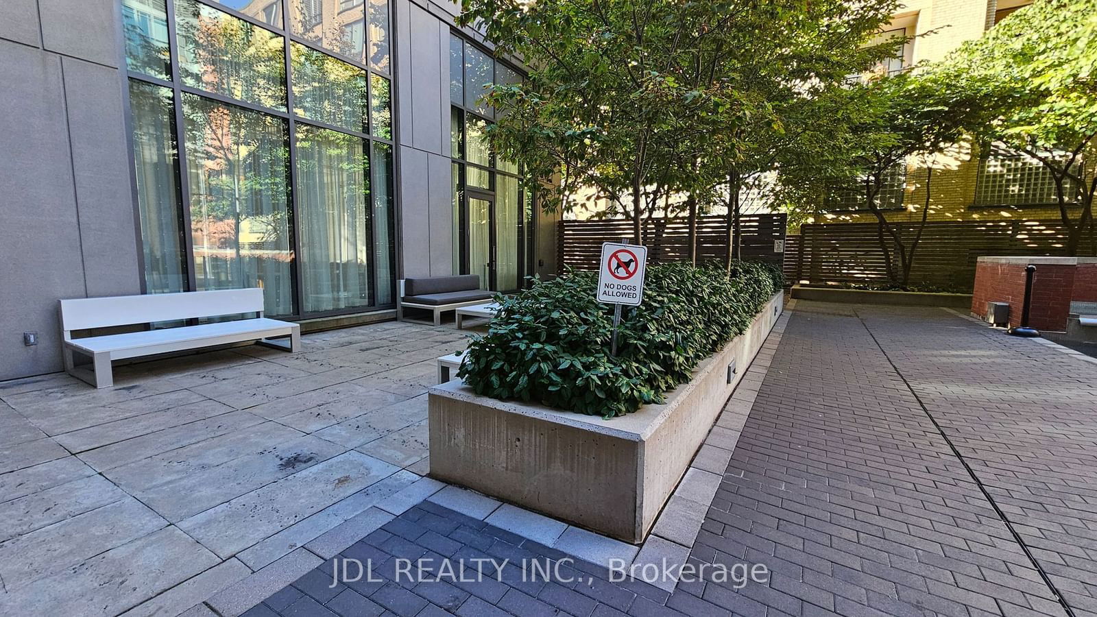 775 King St W, unit 521 for sale