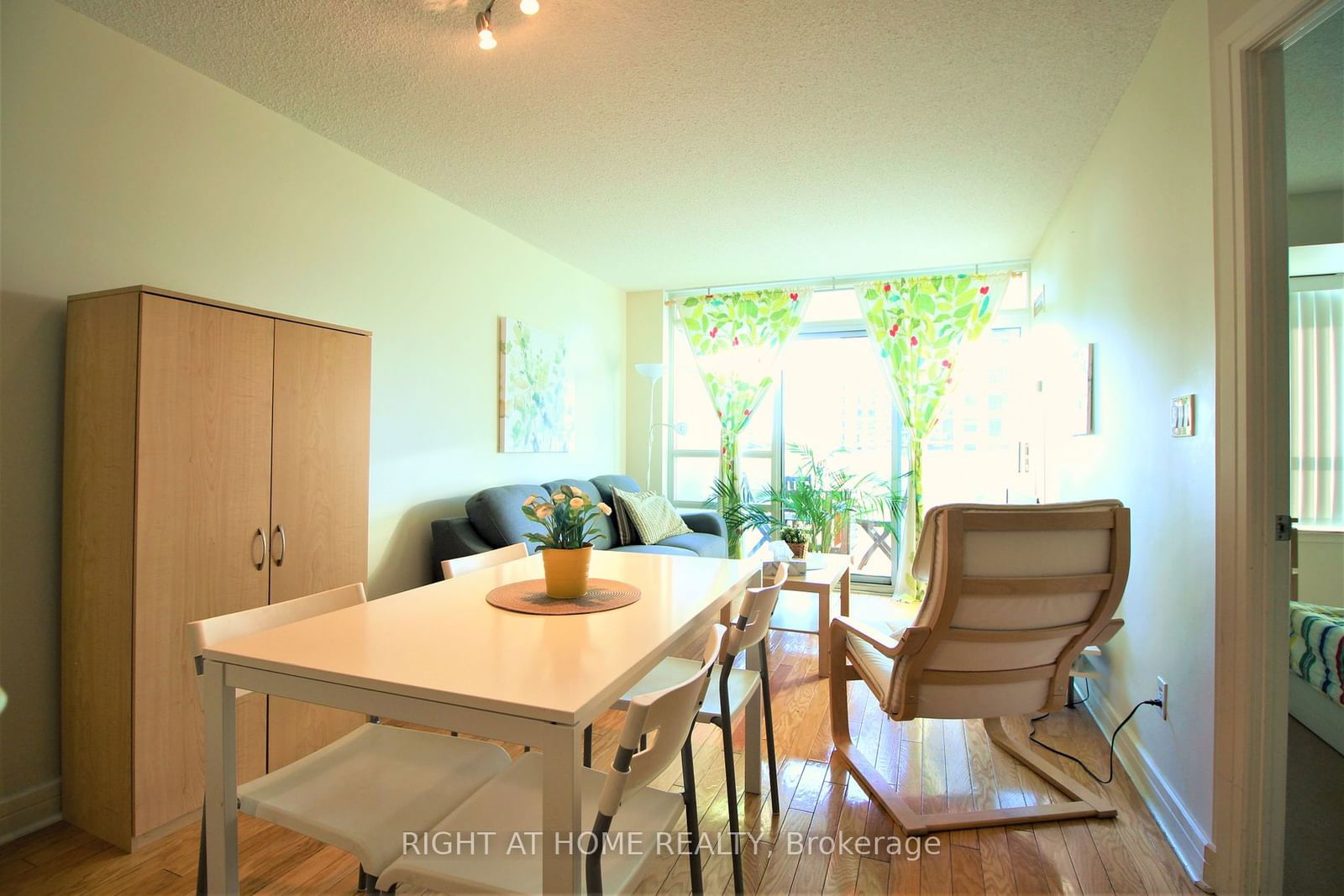 16 Harrison Garden Blvd, unit 406 for rent