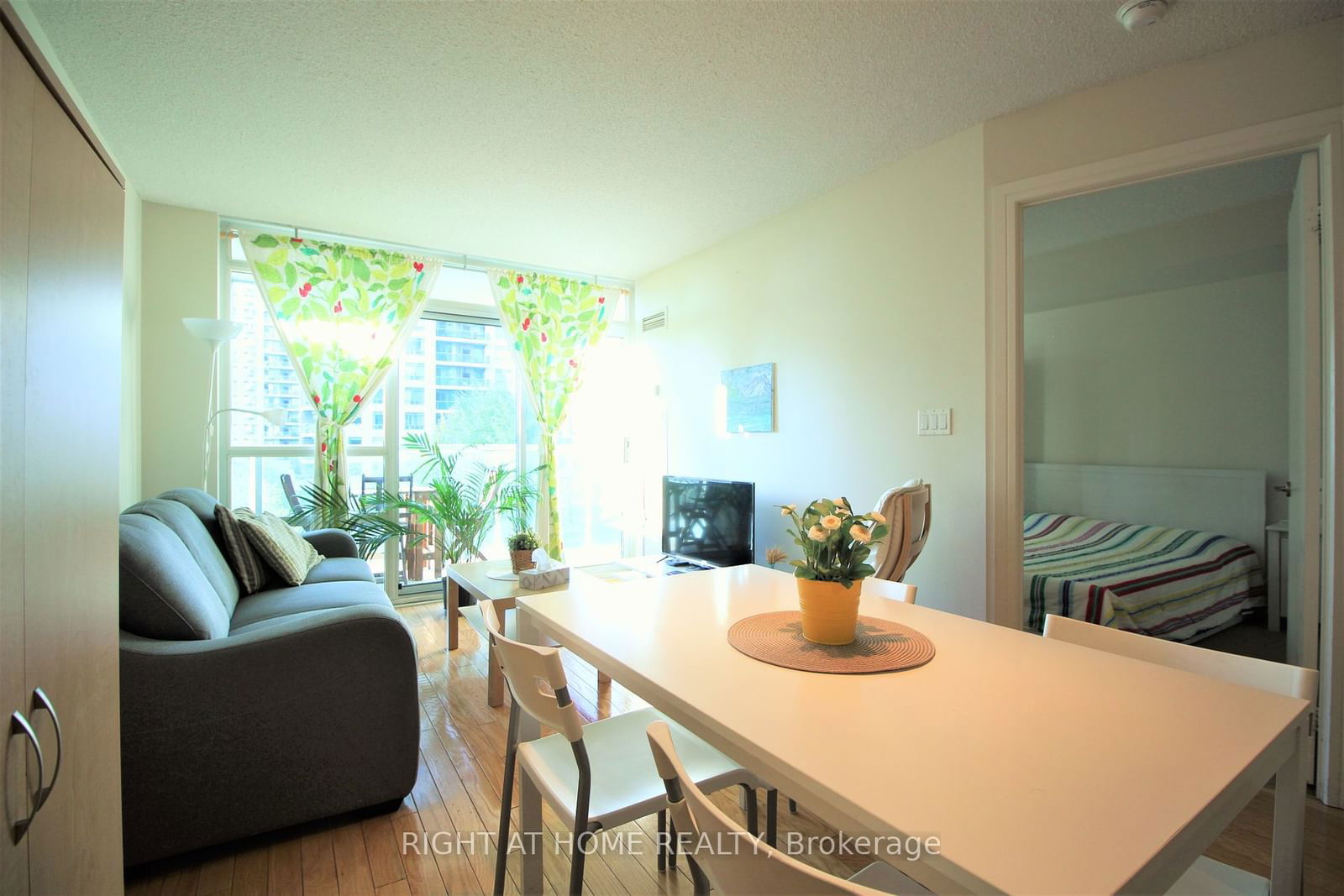 16 Harrison Garden Blvd, unit 406 for rent